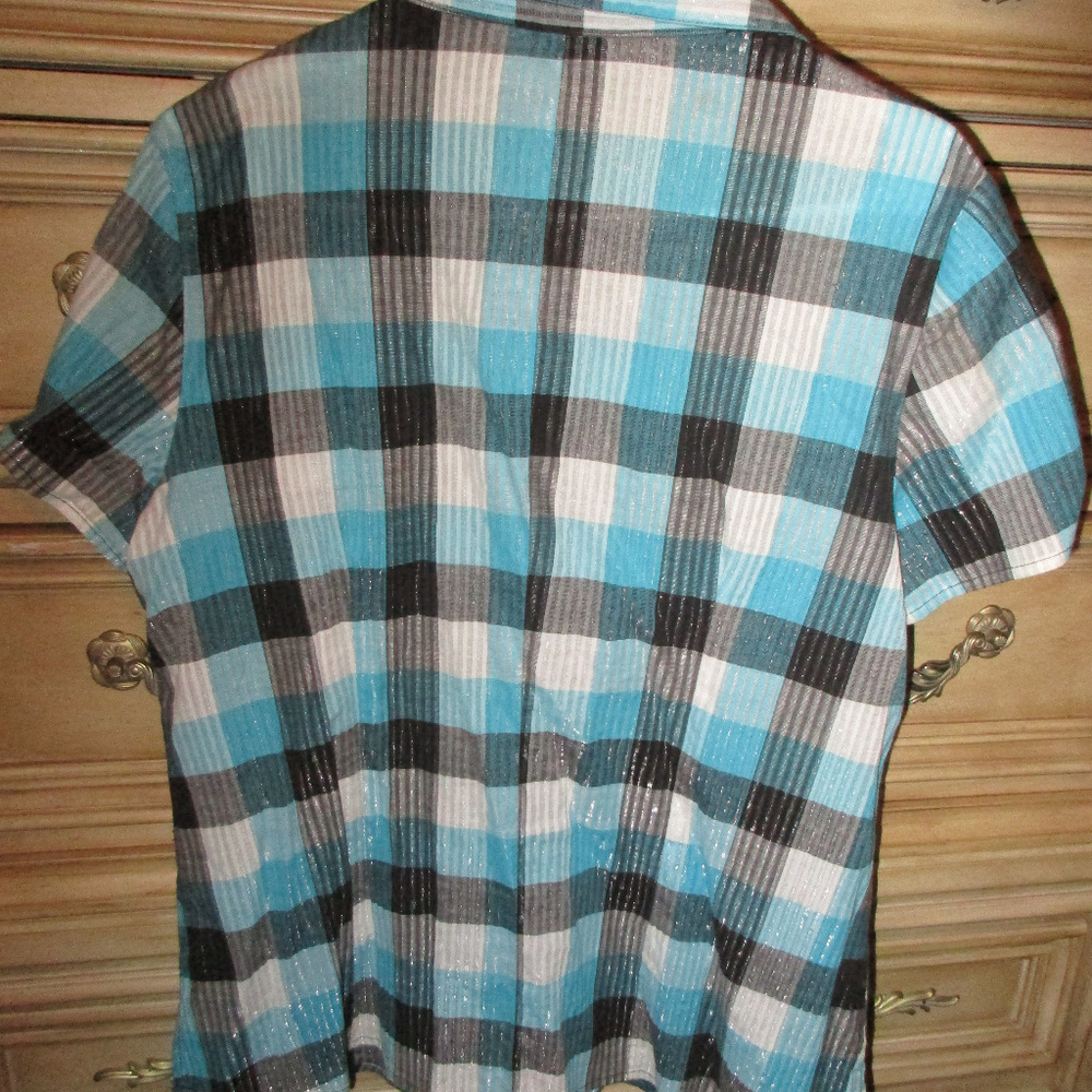 Shirt - Picture 4 of 4